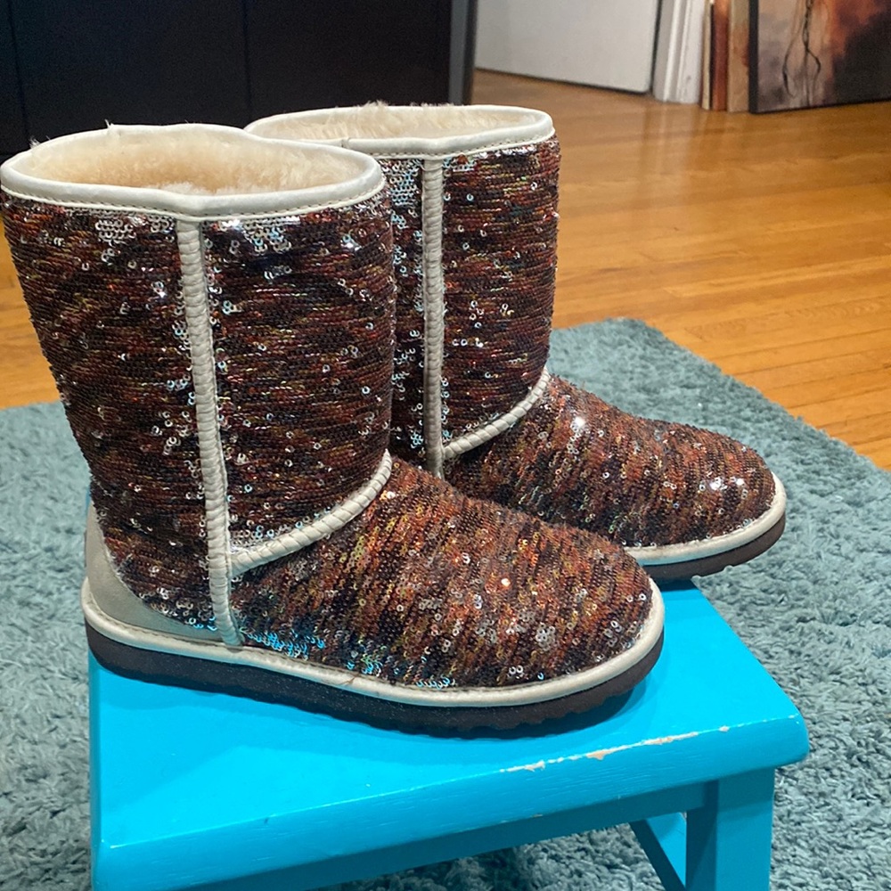 UGG classic short sparkles champagne color boots